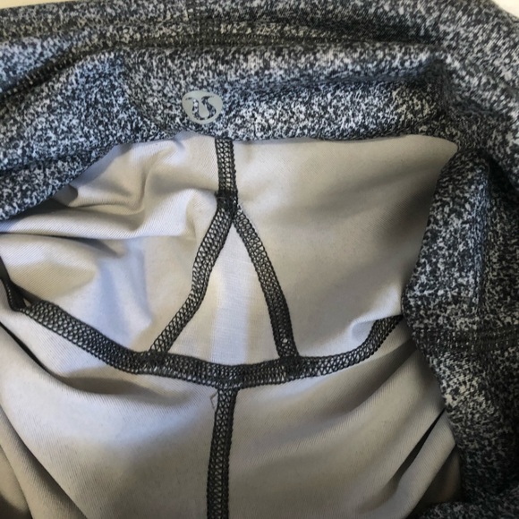 *sold* like new lululemon leggings size 4 - Picture 7 of 8